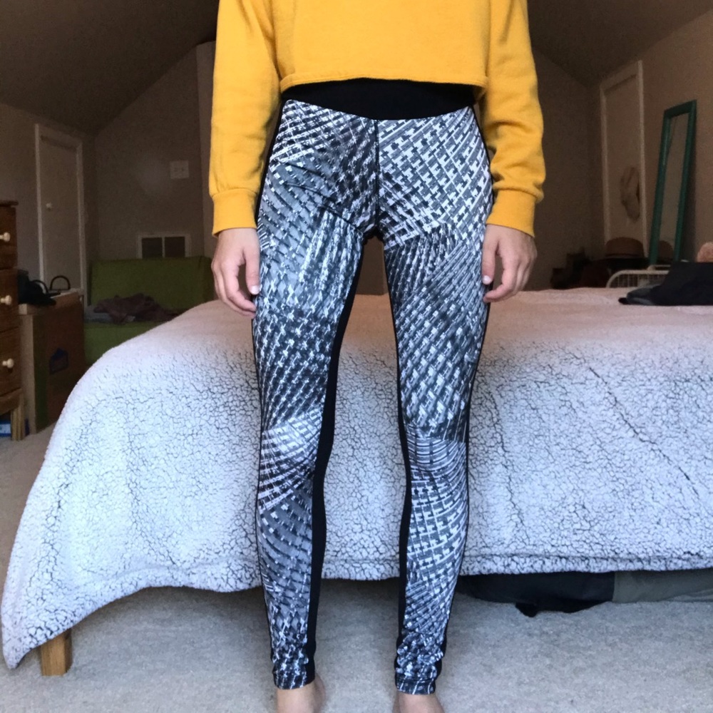 Black patterned leggings